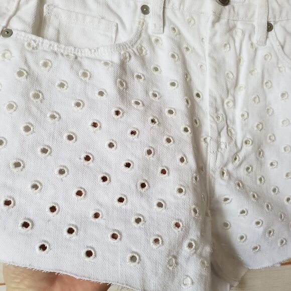 BLANKNYC The Barrow Vintage High Waist Eyelet Raw Hem Denim Shorts White Size 27 - Picture 5 of 13